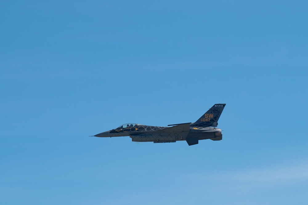 F-16 Viper Demonstration Team Practice