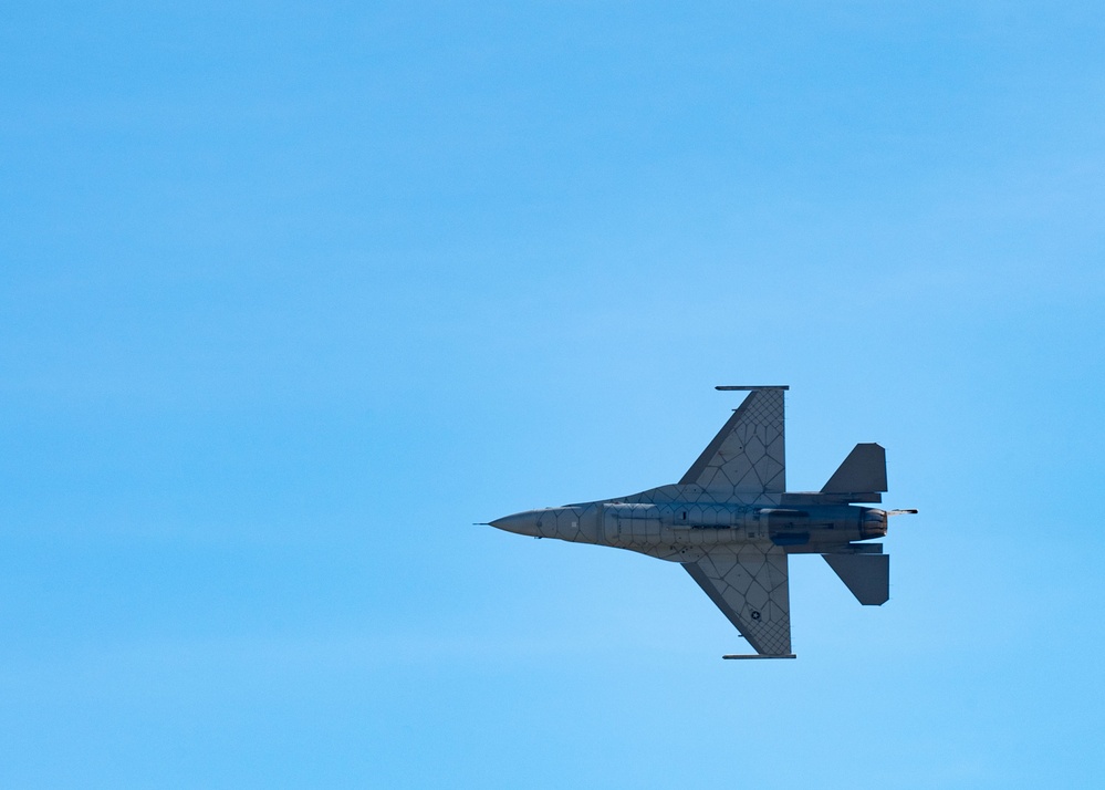 F-16 Viper Demonstration Team Practice