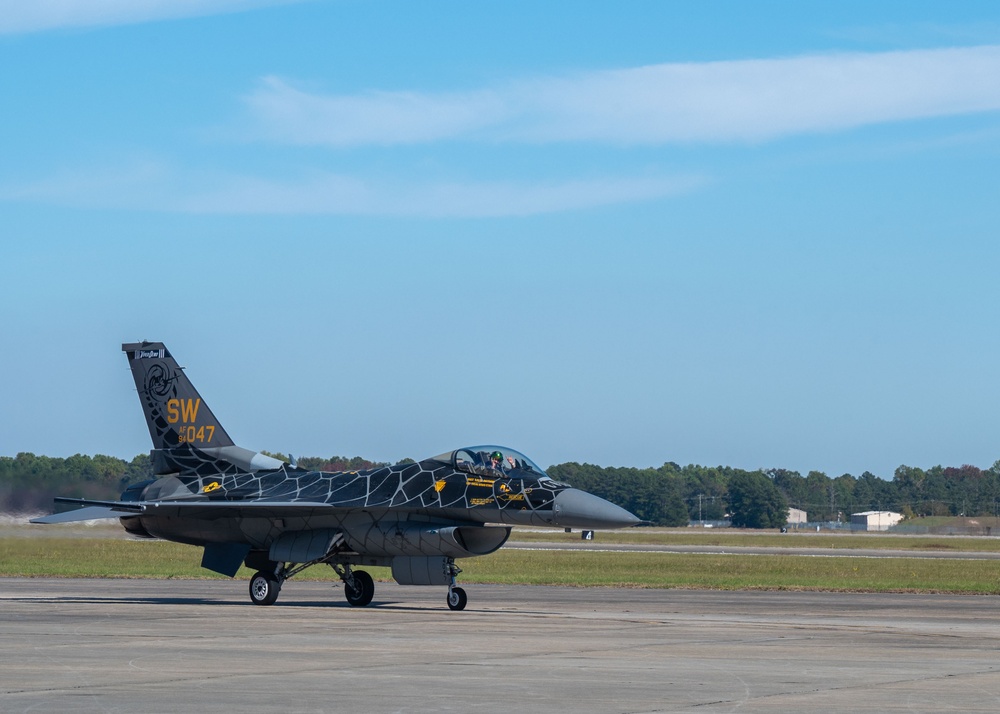 F-16 Viper Demonstration Team Practice