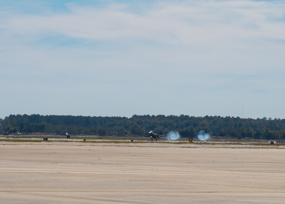 F-16 Viper Demonstration Team Practice