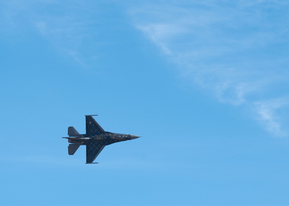 F-16 Viper Demonstration Team Practice