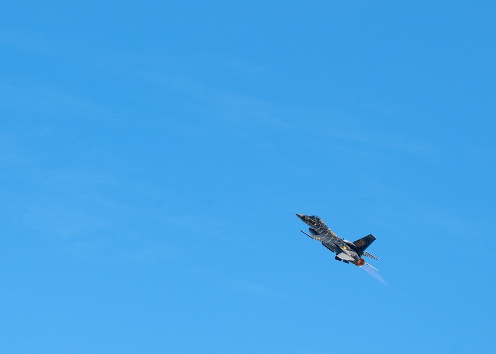 F-16 Viper Demonstration Team Practice