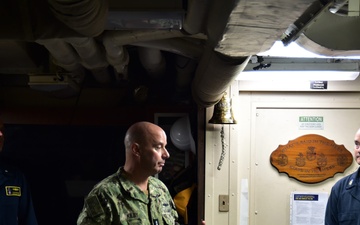 Vice Adm. Kilby Visits USS Truxtun