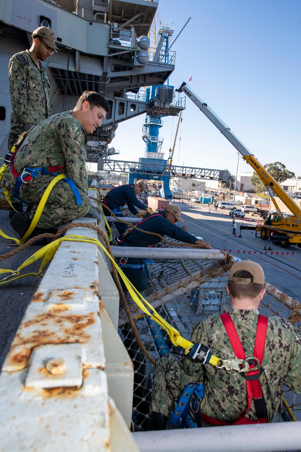 DVIDS - Images - Sailors conduct daily routine operations [Image 2 of 8]