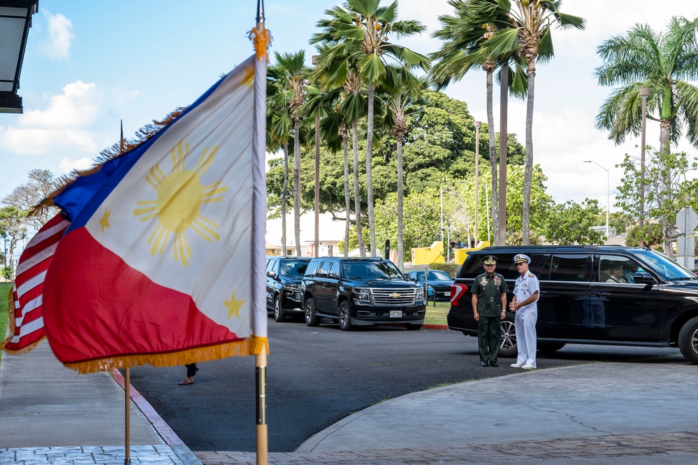 USINDOPACOM welcomes Armed Forces of the Philippines Chief of Staff