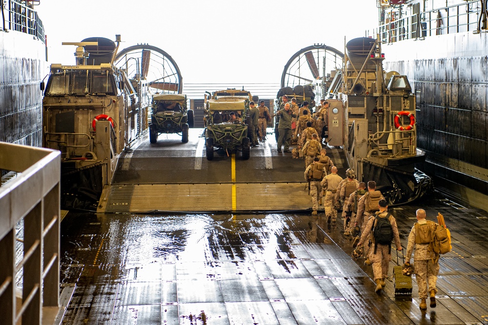 15th MEU embarks aboard ACU 5