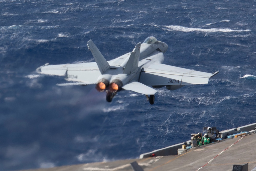 USS Carl Vinson (CVN 70) Conducts Flight Operations in the Philippine Sea