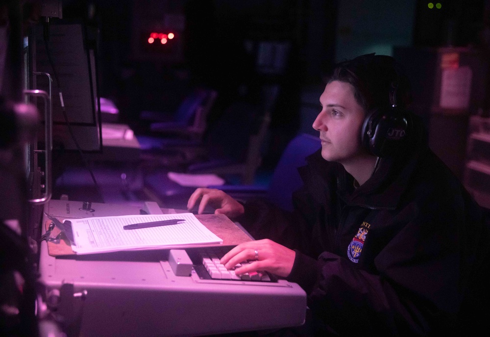 STG3 Randolph Monitors Underwater Soundwaves Aboard USS Antietam (CG 54)