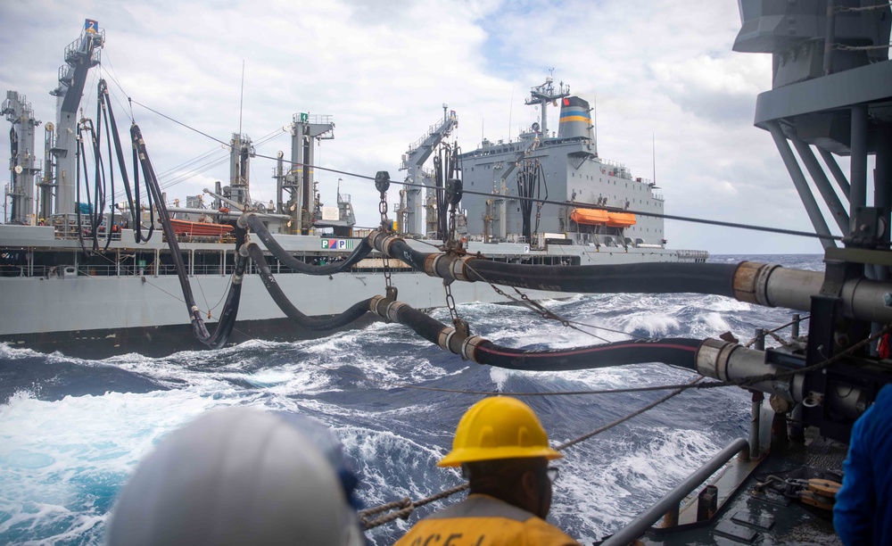 USS Antietam (CG 54) Receives Fuel From the USNS Yukon (T-AO 202)