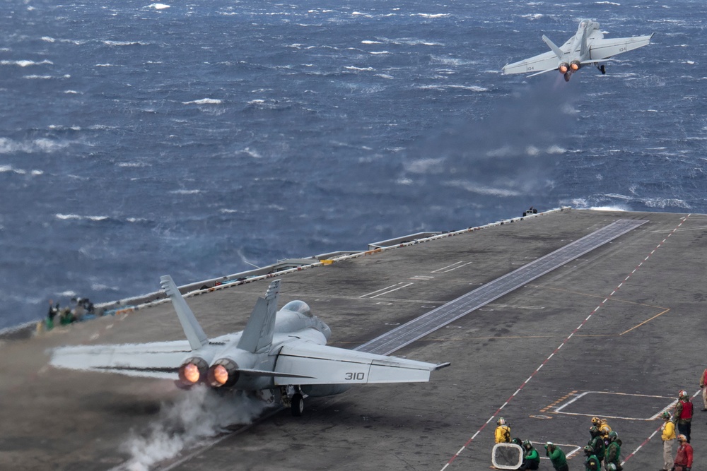 USS Carl Vinson (CVN 70) Conducts Flight Operations in the Philippine Sea