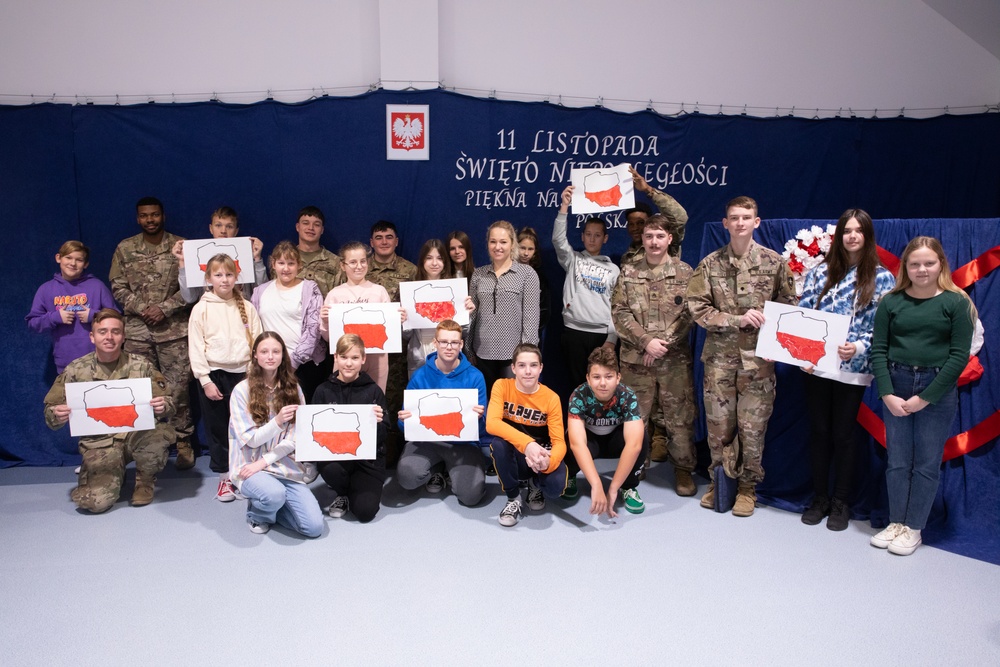 Dwietz – Aktualności – Żołnierze Task Force Marne z wizytą w miejscowej szkole w Polsce