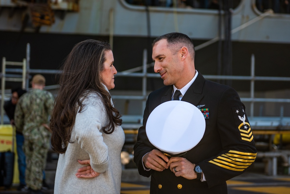 USS Ronald Reagan (CVN 76) returns to Yokosuka, Japan