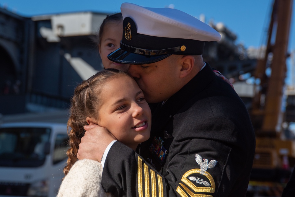 USS Ronald Reagan (CVN 76) returns to Yokosuka, Japan