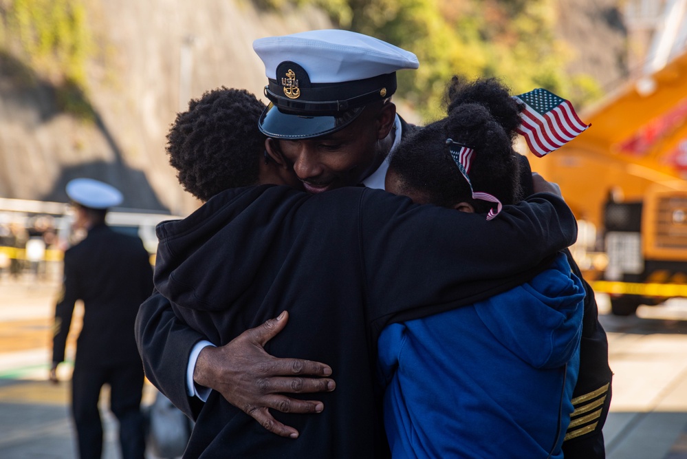 USS Ronald Reagan (CVN 76) returns to Yokosuka, Japan