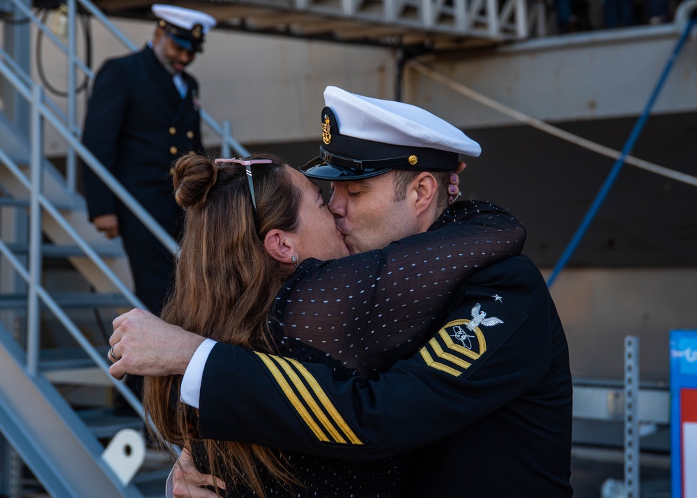 USS Ronald Reagan (CVN 76) returns to Yokosuka, Japan