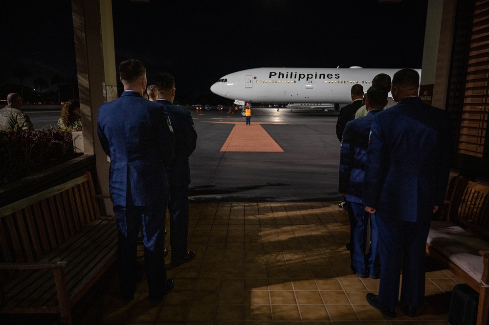 CDRUSINDOPACOM greets Philippine President R. Marcos Jr. in Honolulu