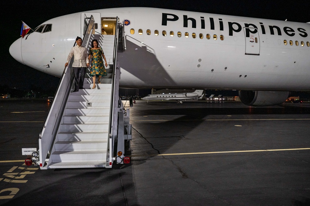 CDRUSINDOPACOM greets Philippine President R. Marcos Jr. in Honolulu