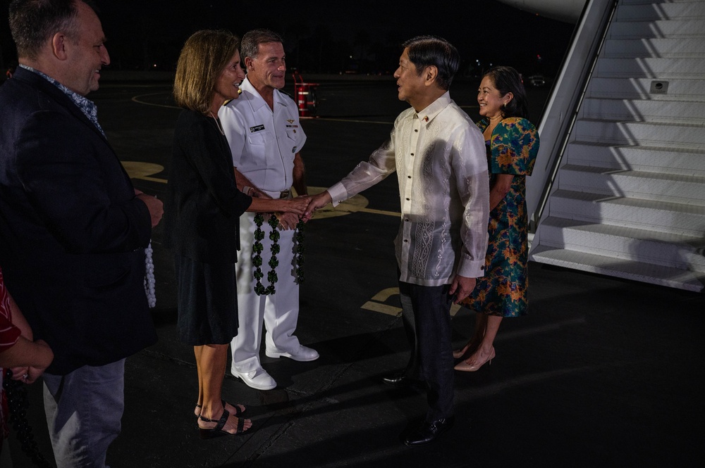 CDRUSINDOPACOM greets Philippine President R. Marcos Jr. in Honolulu