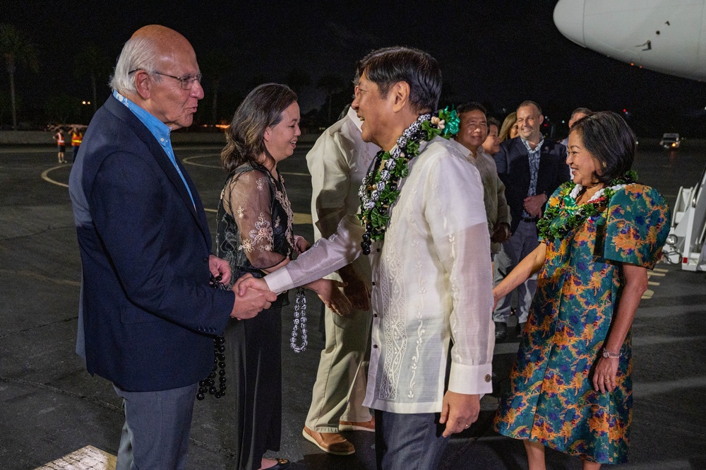 CDRUSINDOPACOM greets Philippine President R. Marcos Jr. in Honolulu