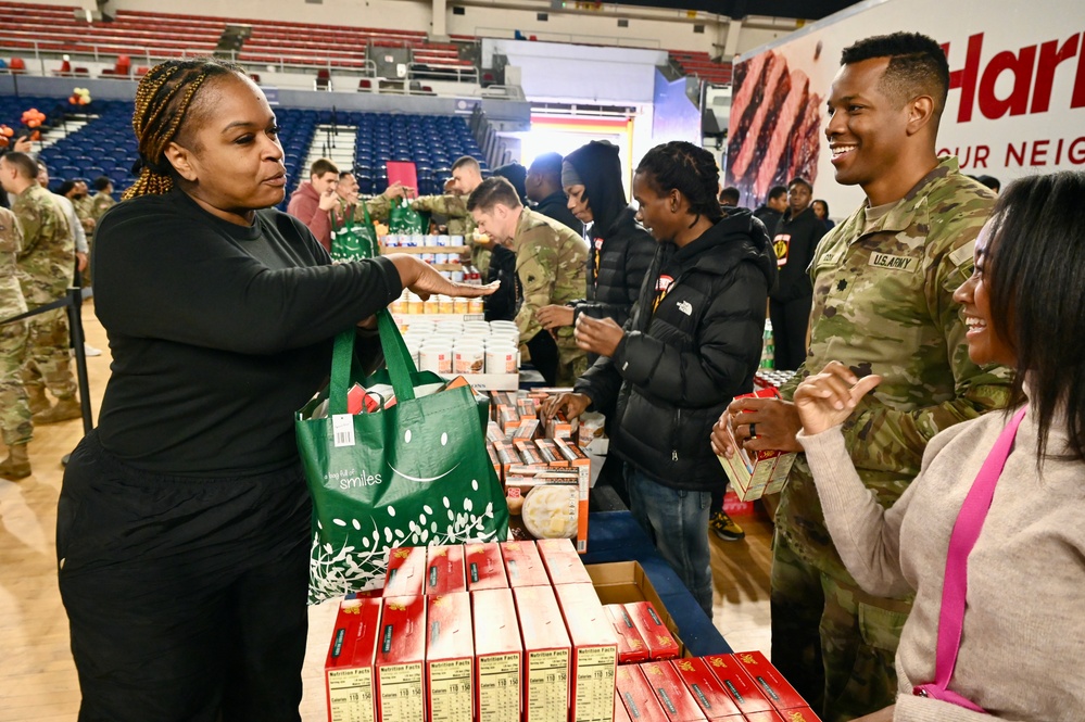 Operation Homefront brings Harlem Globetrotters, and holiday meal kits to D.C. Armory