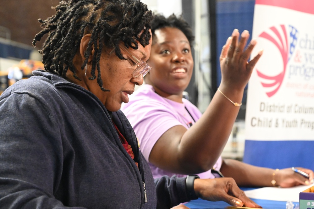 Operation Homefront brings Harlem Globetrotters, and holiday meal kits to D.C. Armory