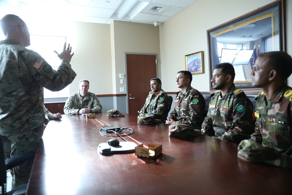 Oregon Guard, Bangladesh Army engage on non-commissioned officer development