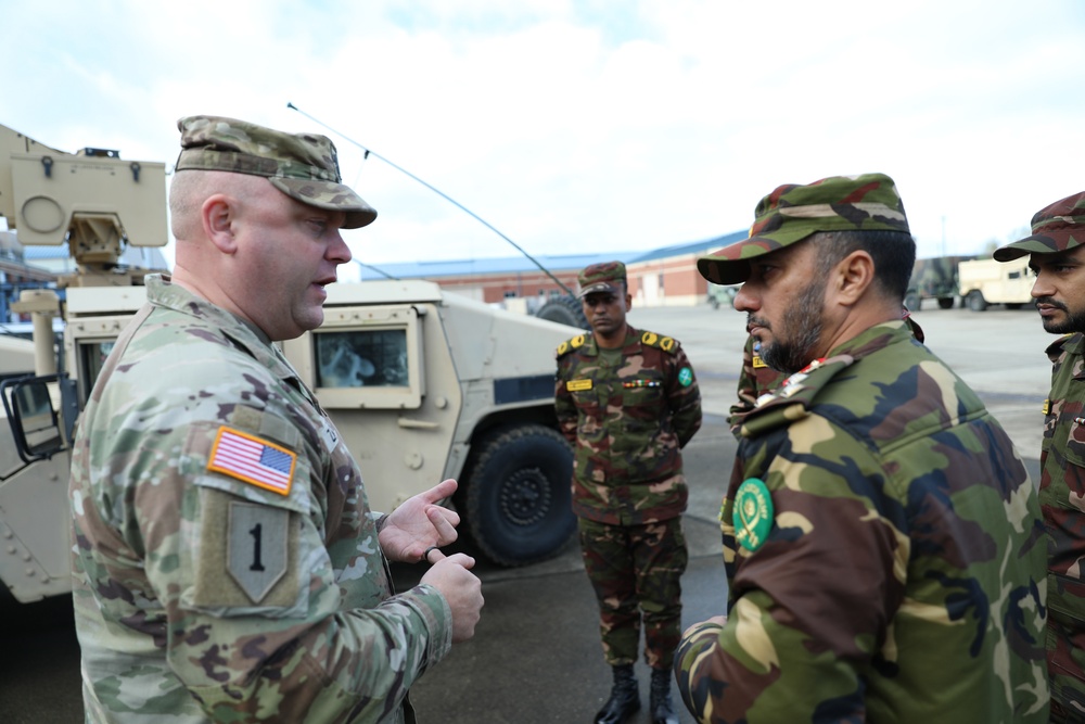 Oregon Guard, Bangladesh Army engage on non-commissioned officer development