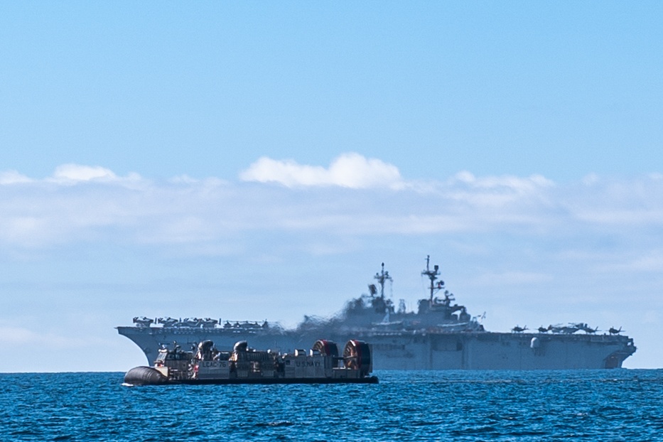 LCAC Ops with USS Boxer (LHD 4)