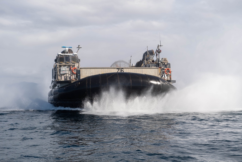LCAC Ops with USS Boxer (LHD 4)