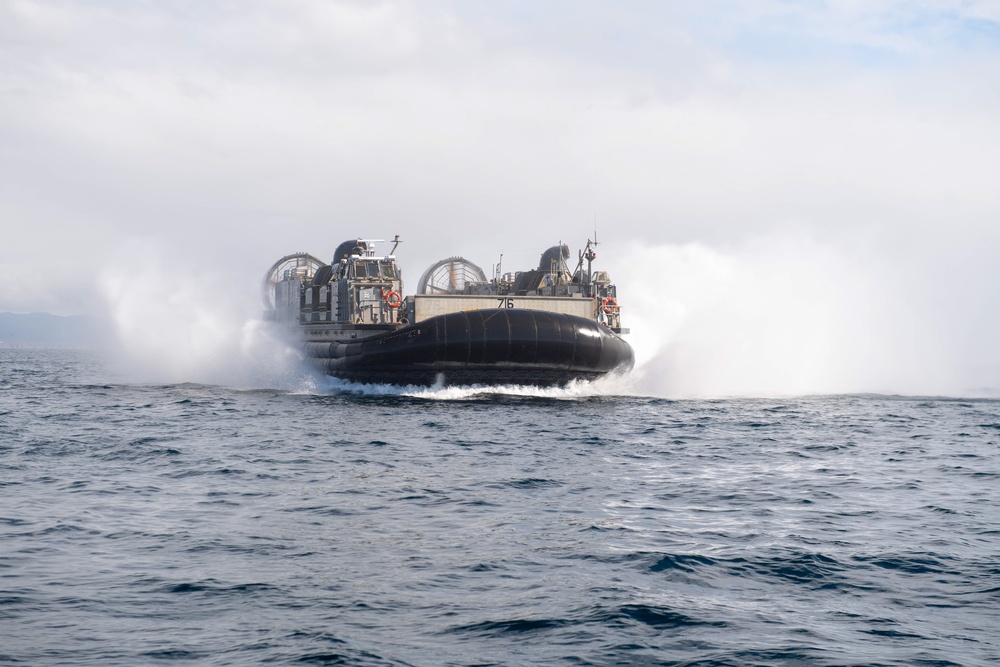 LCAC Ops with USS Boxer
