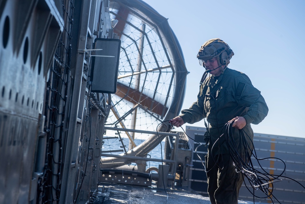 LCAC Ops with USS Boxer (LHD 4)