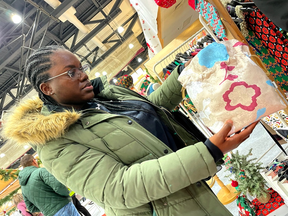 Soldiers, families enjoy European-style holiday market at Camp Humphreys