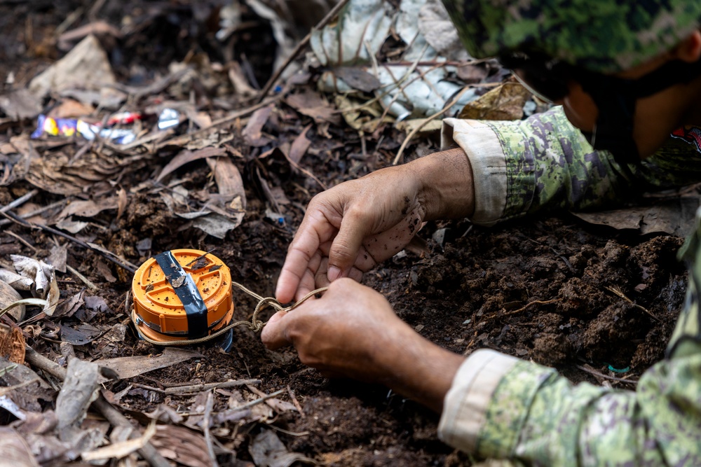 KAMANDAG 7: MRF-SEA, Philippine Marines conduct EOD scenarios