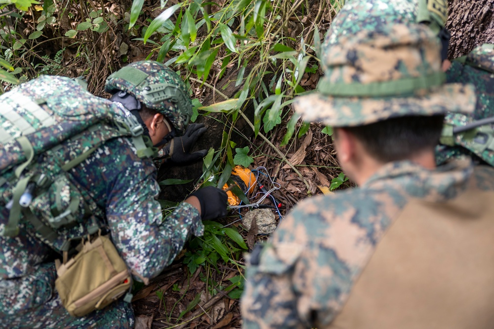 KAMANDAG 7: MRF-SEA, Philippine Marines conduct EOD scenarios