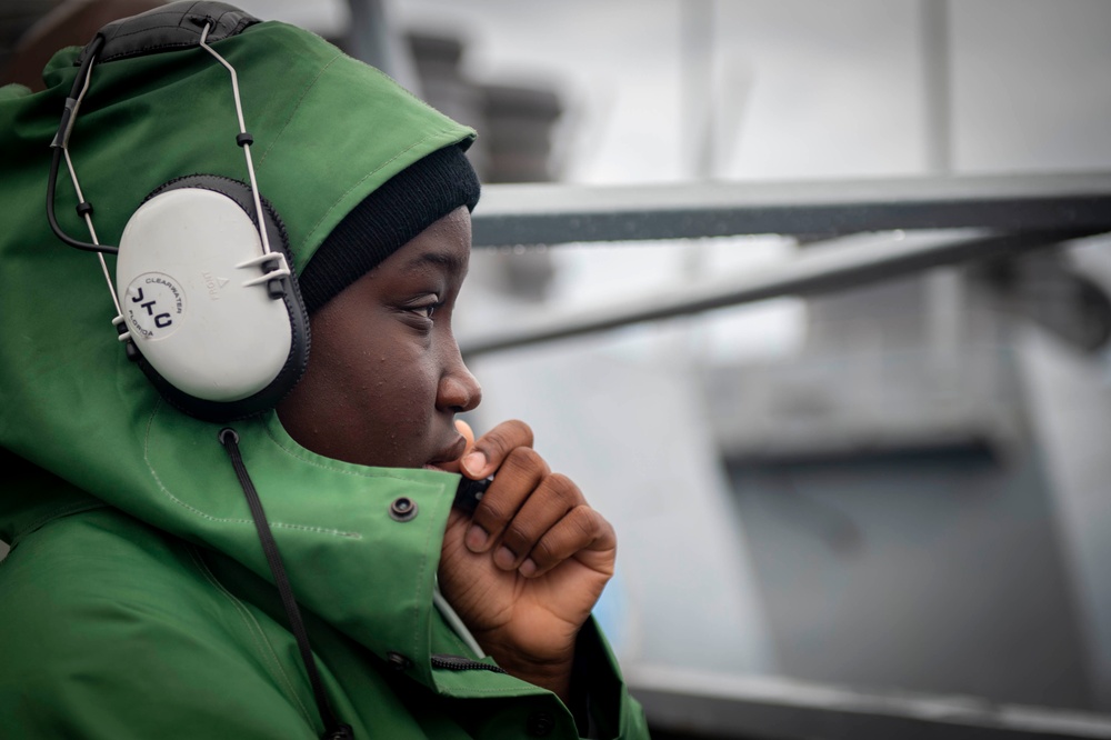 USS Hopper (DDG 70) Sailors Conduct Lookout Duties in the Pacific Ocean