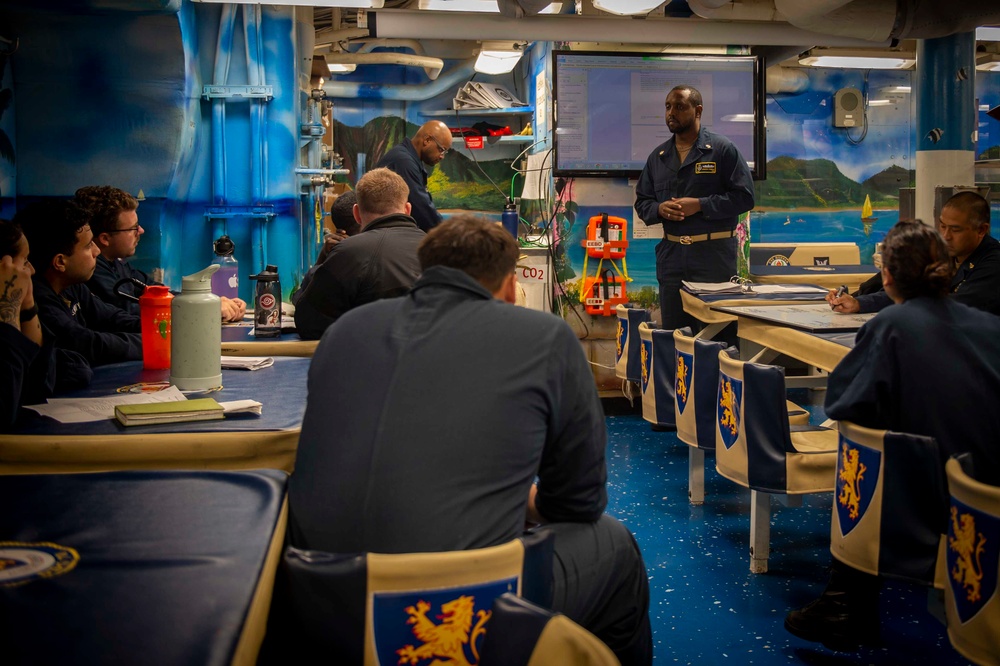 USS Hopper (DDG 70) Sailors Conduct Leadership Development in the Pacific Ocean