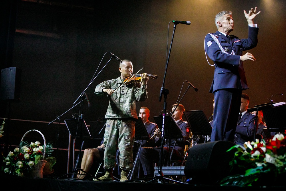 JAG officer violinist accompanies Polish Air Force Band on Polish Independence Day