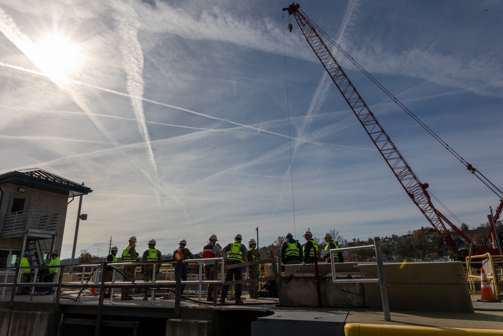 Engineer commander for Great Lakes and Ohio River Division visits Pittsburgh District