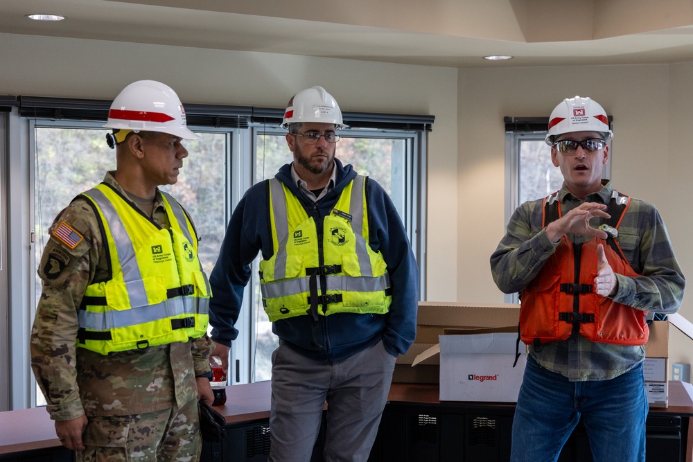 Engineer commander for Great Lakes and Ohio River Division visits Pittsburgh District