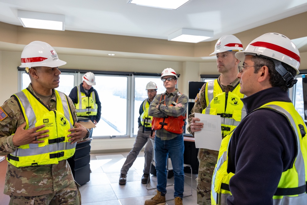 Engineer commander for Great Lakes and Ohio River Division visits Pittsburgh District