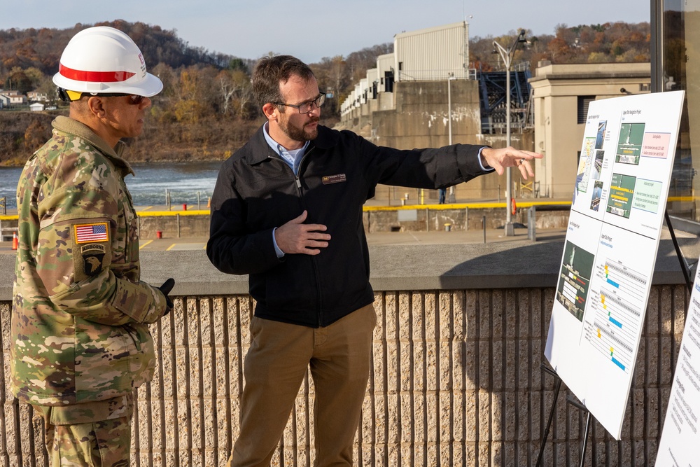 Engineer commander for Great Lakes and Ohio River Division visits Pittsburgh District