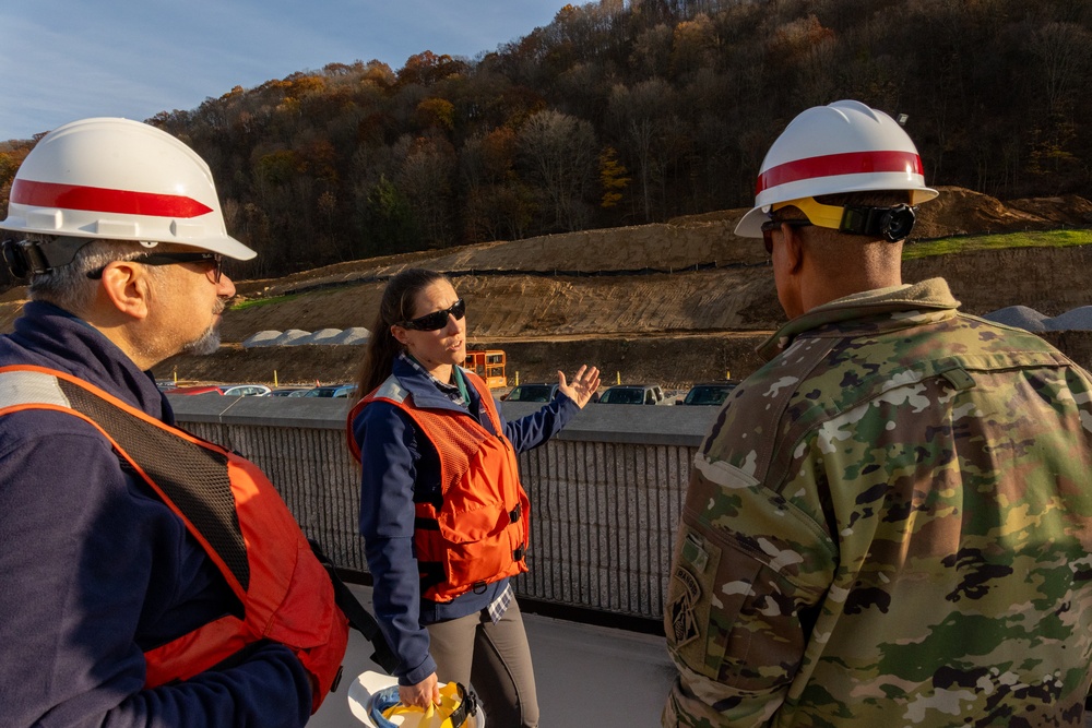 Engineer commander for Great Lakes and Ohio River Division visits Pittsburgh District