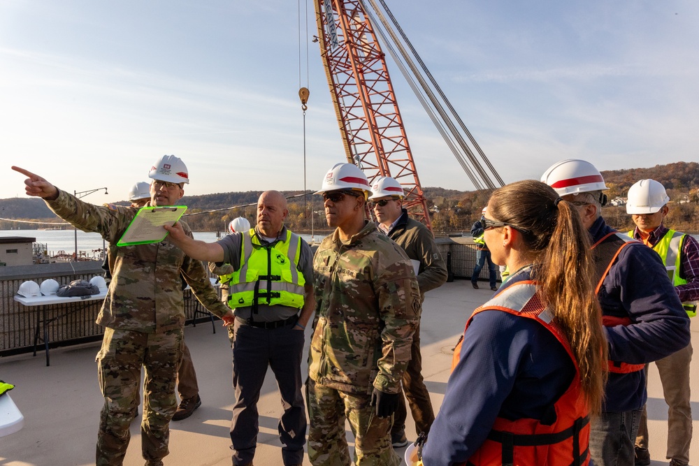 Engineer commander for Great Lakes and Ohio River Division visits Pittsburgh District