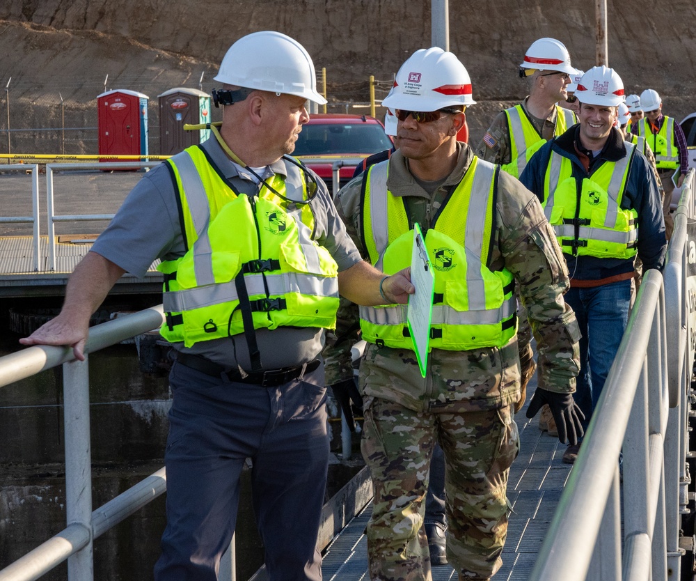 Engineer commander for Great Lakes and Ohio River Division visits Pittsburgh District