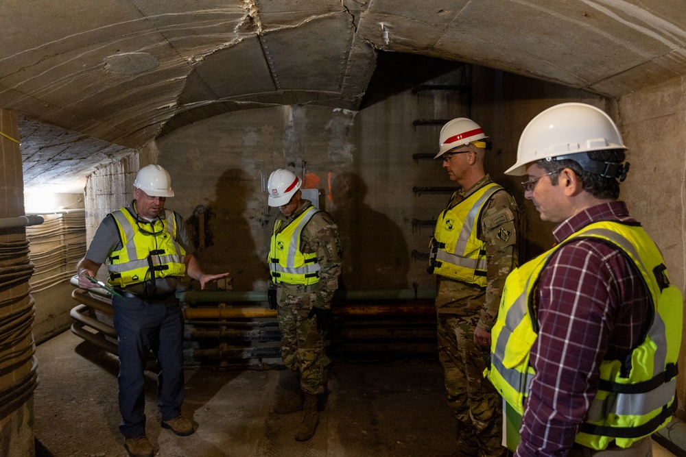 Engineer commander for Great Lakes and Ohio River Division visits Pittsburgh District