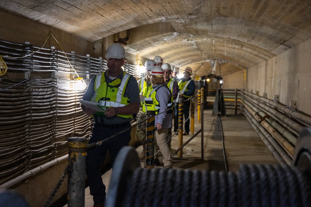 Engineer commander for Great Lakes and Ohio River Division visits Pittsburgh District