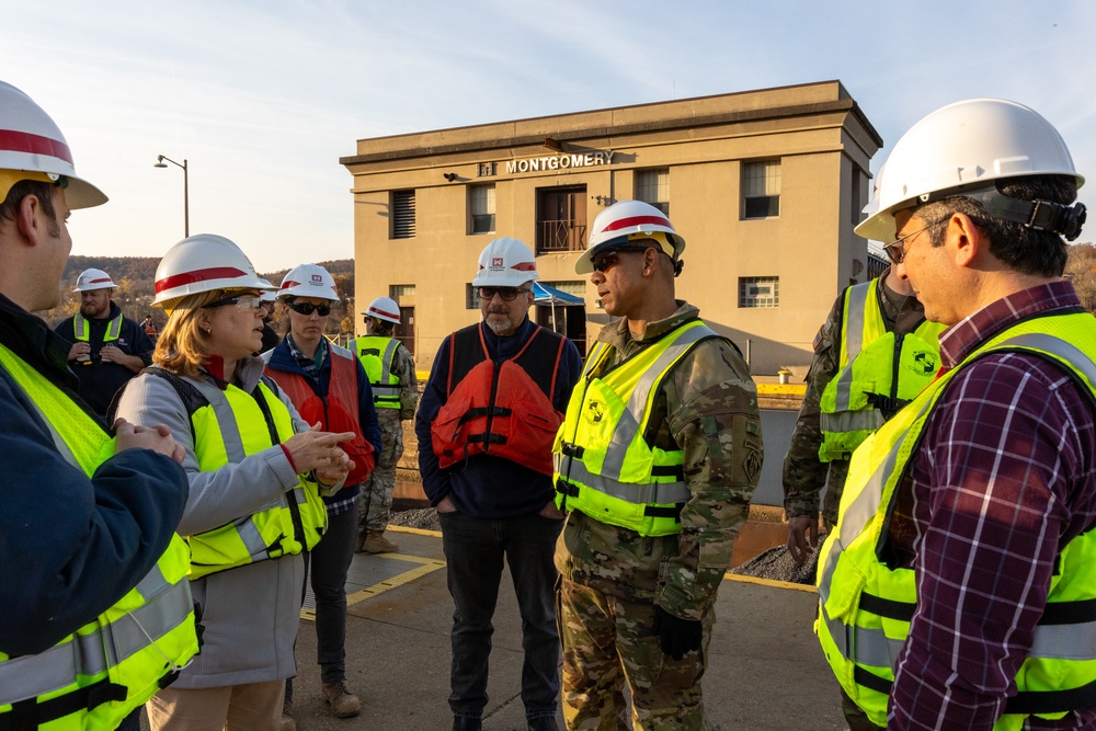 Engineer commander for Great Lakes and Ohio River Division visits Pittsburgh District