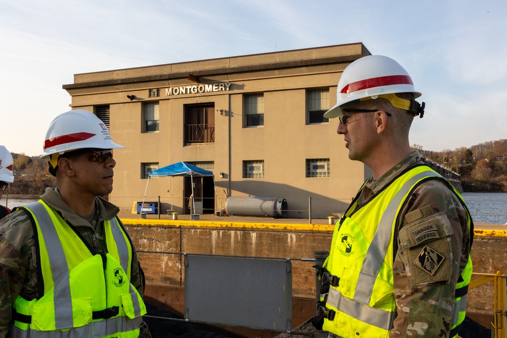 Engineer commander for Great Lakes and Ohio River Divison visits Pittsburgh District