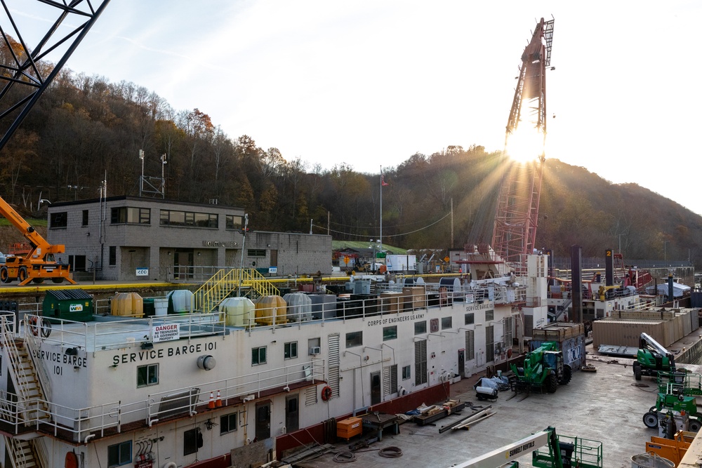 Engineer commander for Great Lakes and Ohio River Division visits Pittsburgh District