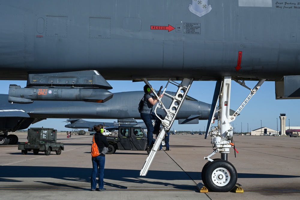 Next Generation Aircrew Protection team conducts B-1 vapor purge testing